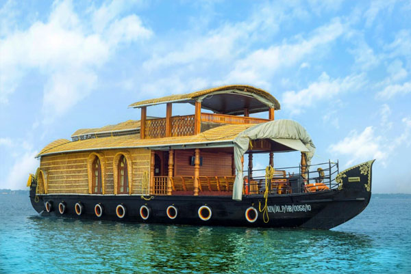 Deluxe Houseboats